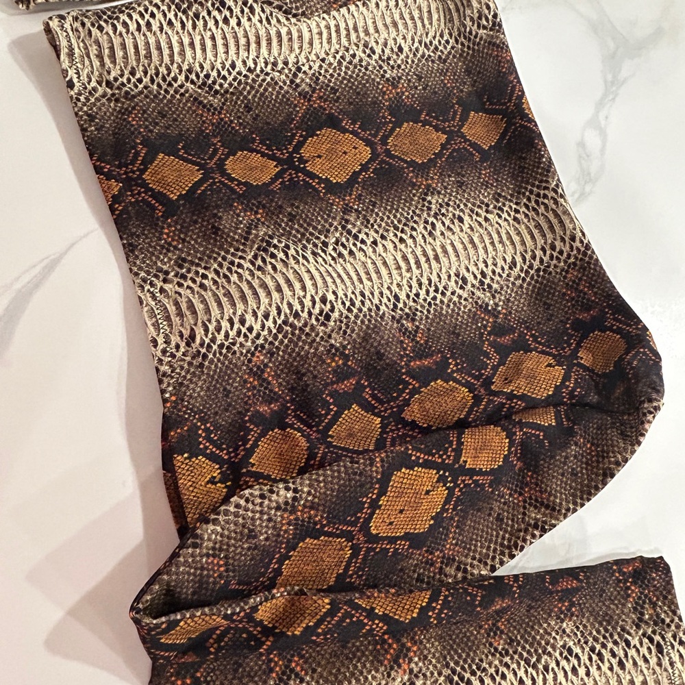 SKIMS Desert Snake Print Long Sleeve Shrug - Picture 5 of 8